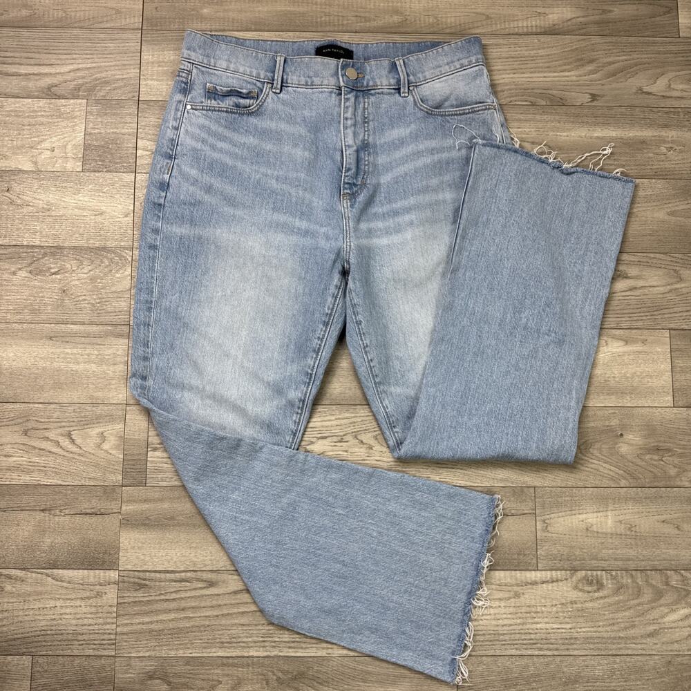 Ann Taylor The Kick Crop Flare Leg Denim Jeans Frayed Hem Light Wash sz 8